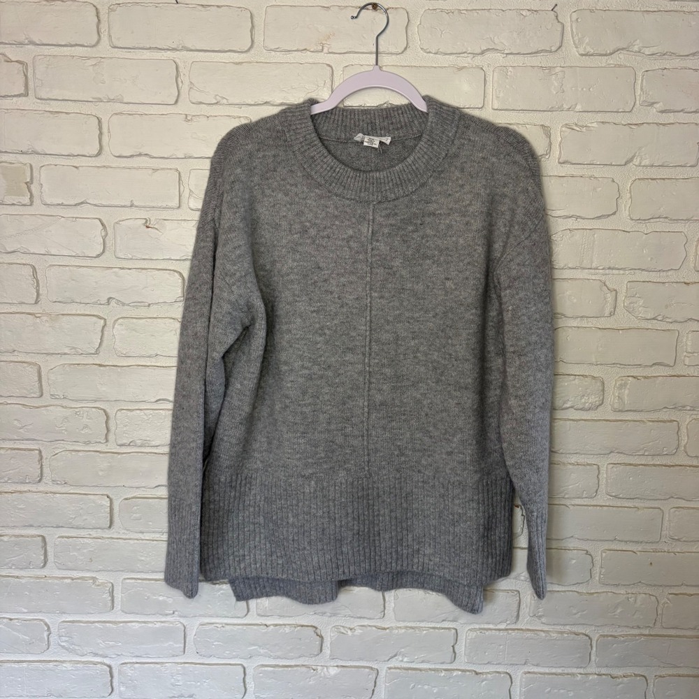 For The Republic Gray Crewneck Knit Sweater Women's Size Medium‎